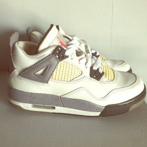 Cement Jordan 4 Retro